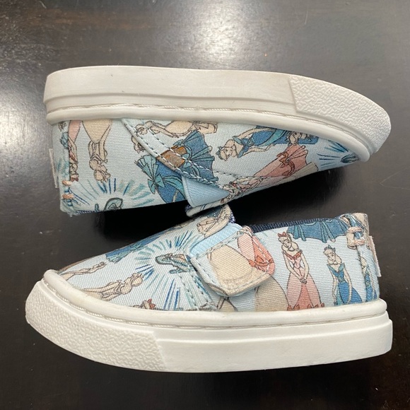 TOMS & DISNEY Luca Blue Cinderella Printed Canvas - Picture 4 of 9